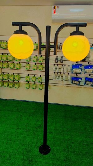 Poste Globo Duplo 1,74m com canopla Com Globo - Preto